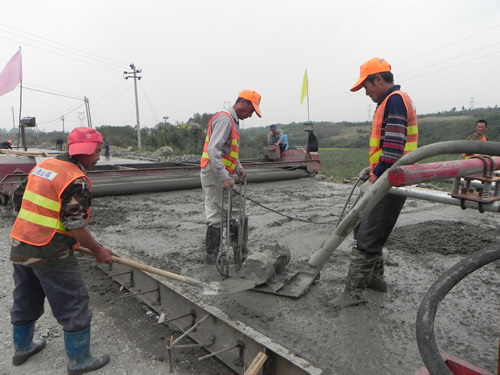 1761738457639465 打造“工匠社区+”模式:江苏周口建强构筑产业工人行列